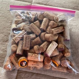 COPY - Wine and champagne corks (used)